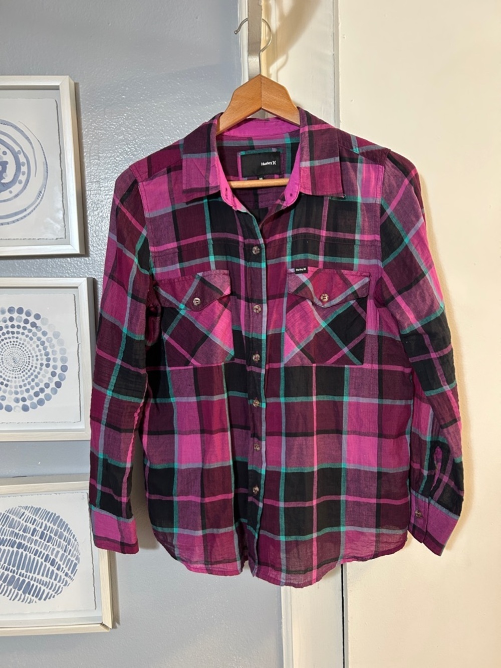 Hurley Women’s Lightweight Magenta, Black & Teal Plaid Button Up Shirt Size M